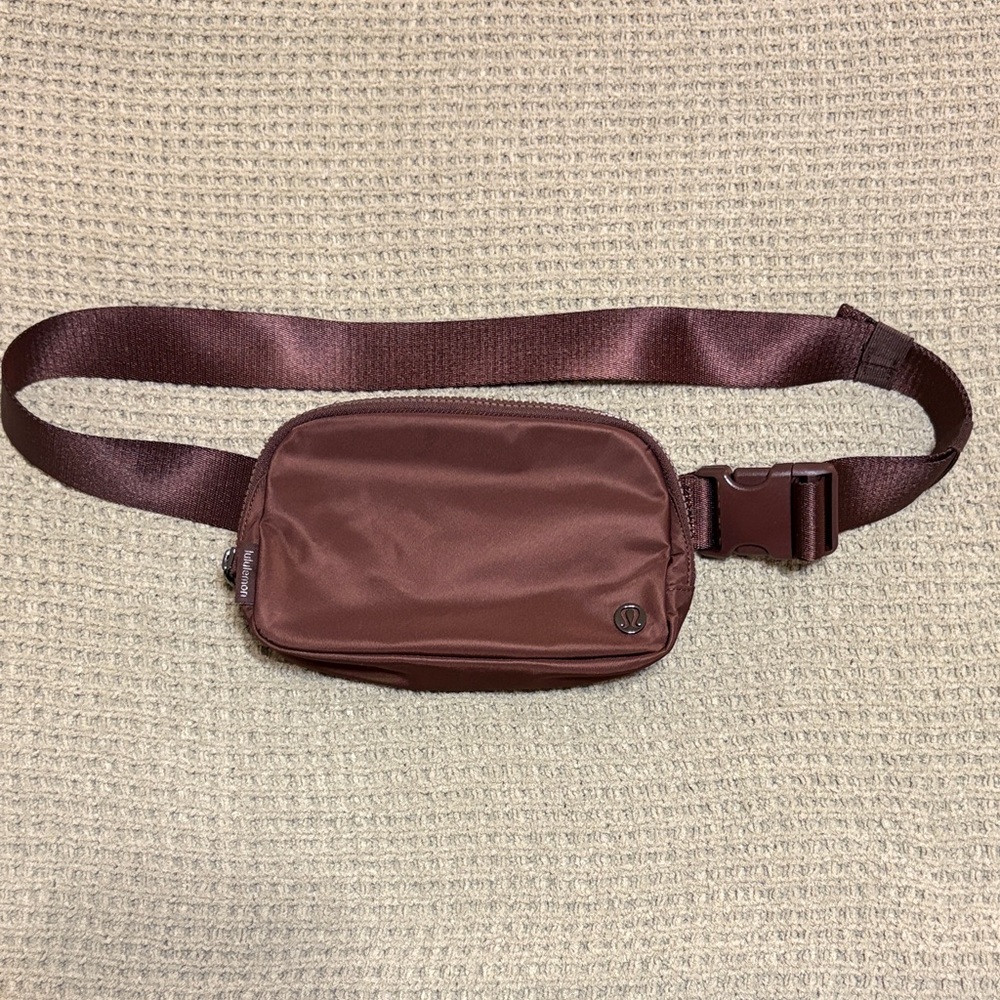 Lululemon Everywhere Belt Bag 1L